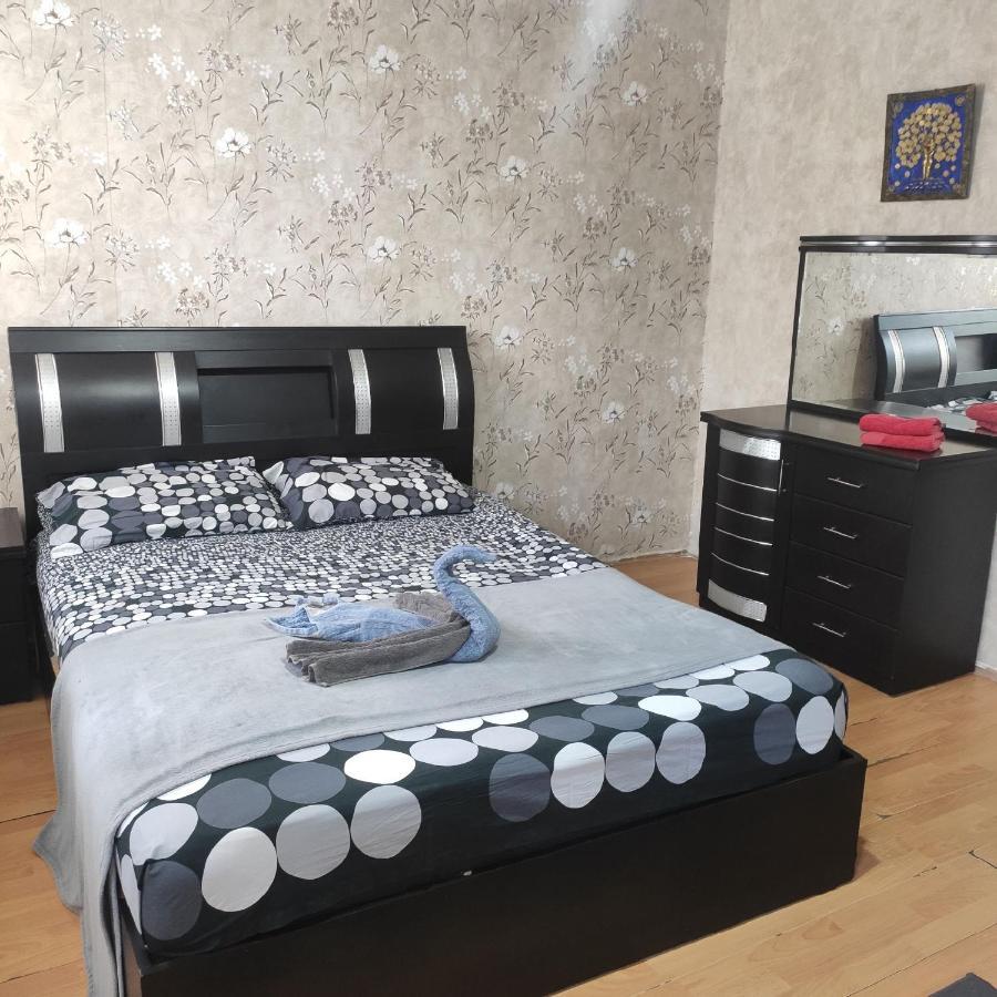 Enjoy The Hostel Batumi Esterno foto