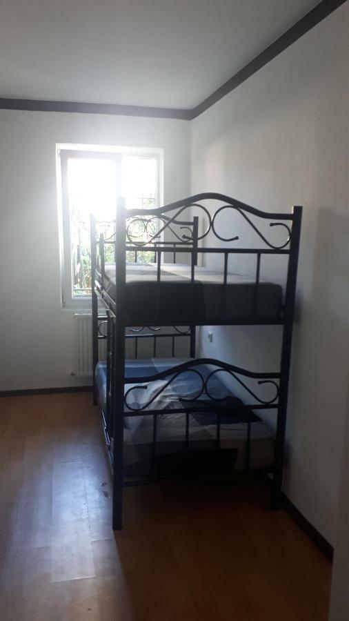 Enjoy The Hostel Batumi Esterno foto