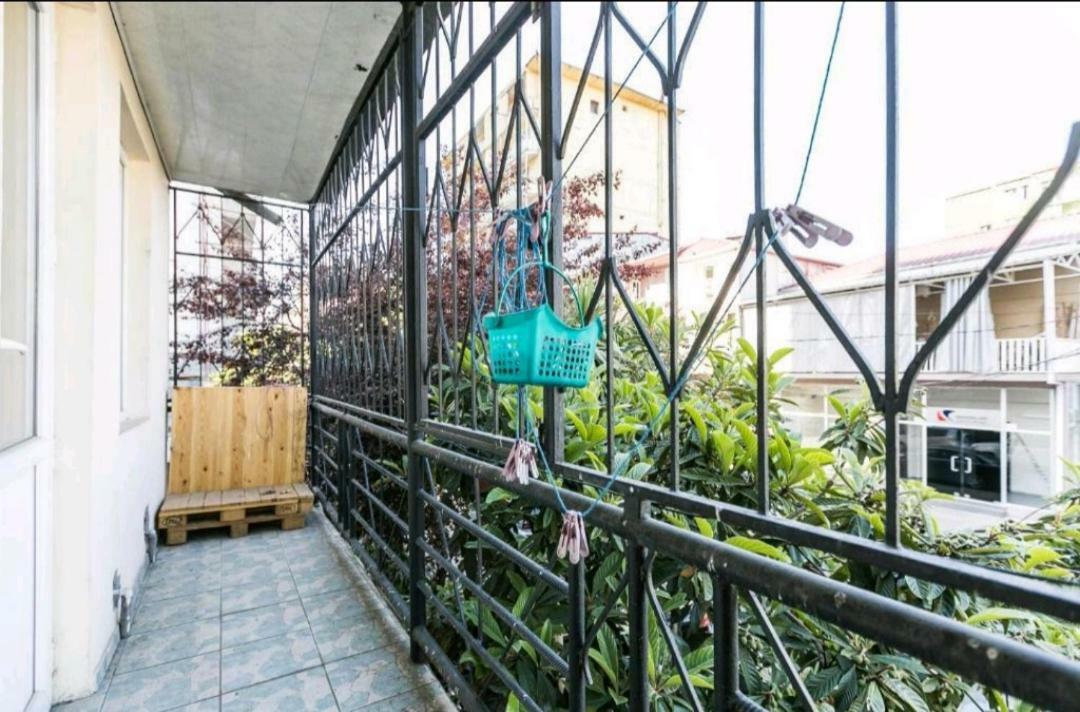 Enjoy The Hostel Batumi Esterno foto