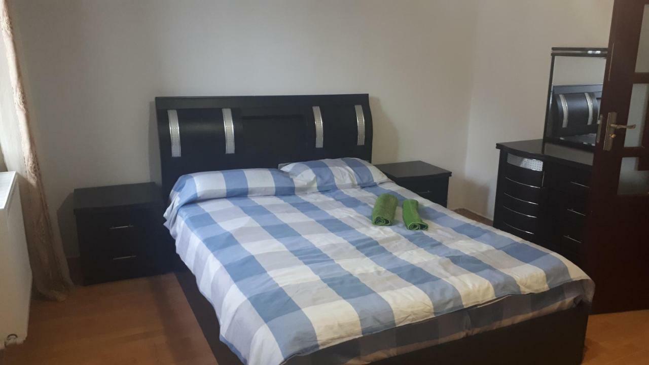 Enjoy The Hostel Batumi Esterno foto